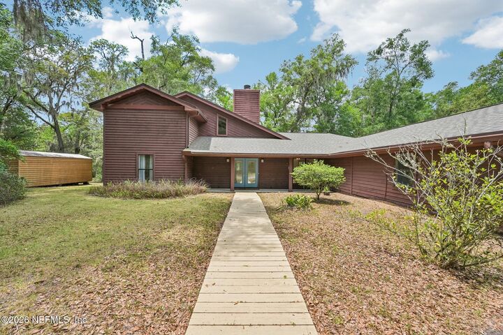Property Photo:  2402 Sandy Run Drive W  FL 32068 
