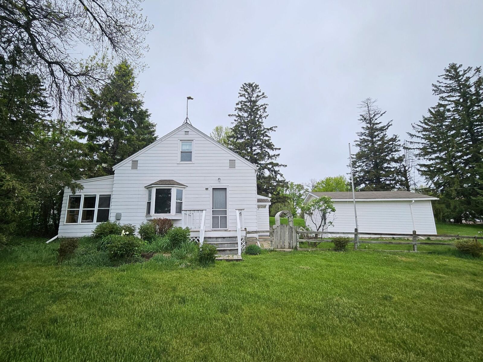 Property Photo: 6262 County Road 4W SW MN 56308