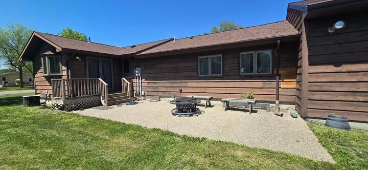 Property Photo:  613 E Walnut Avenue  MN 56277 