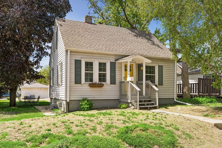 Property Photo:  1706 Buchanan Street NE  MN 55413 