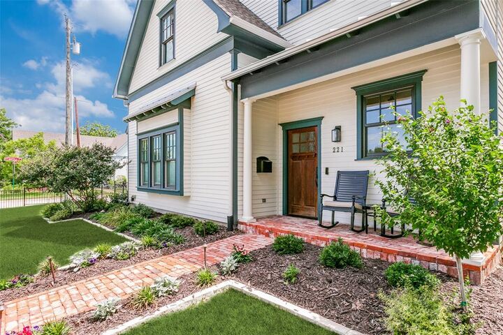 Property Photo: 221 Austin Street TX 76051