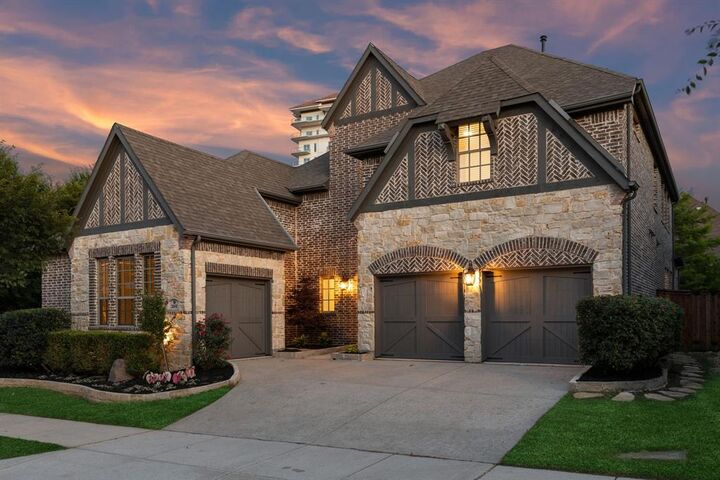 Property Photo: 2601 Fairhill Lane TX 75022