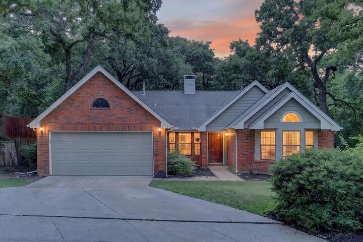 Property Photo:  1225 Circle View Court  TX 76051 