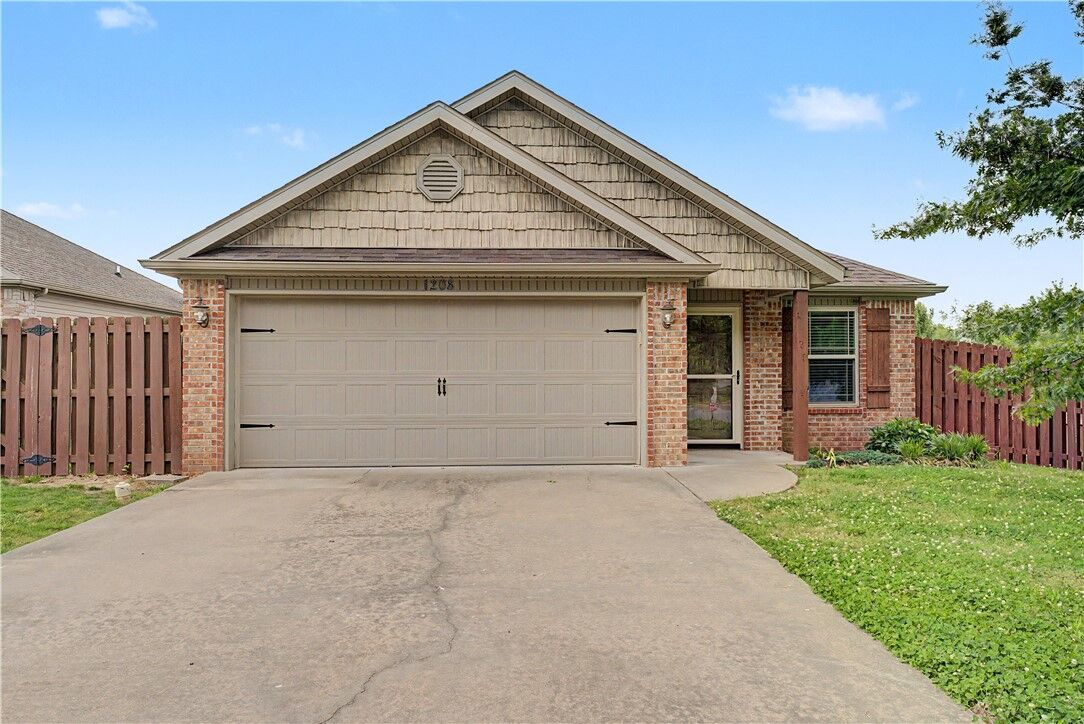Property Photo: 1208 W Berkeley Avenue AR 72758