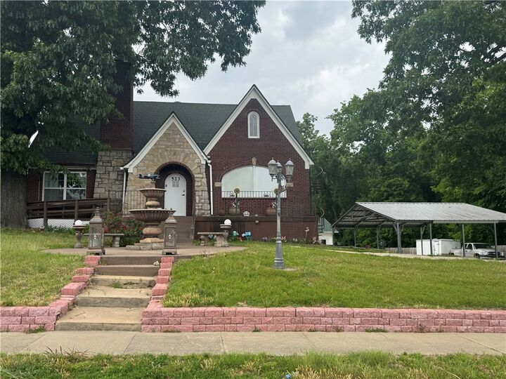 Property Photo:  523 W Stephenson Avenue  AR 72601 