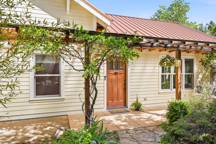 Property Photo: 610 Beach Street OR 97520