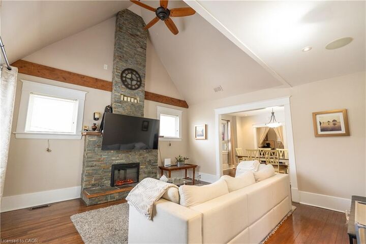 Property Photo:  293 Charette Street  ON P3B 1N7 