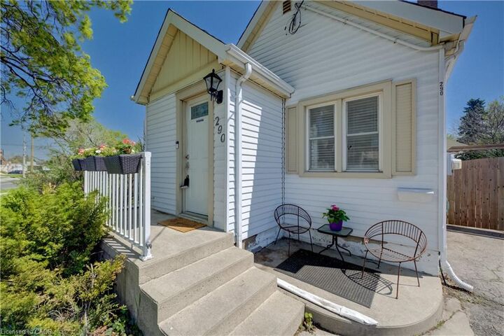 Property Photo:  290 Lancaster Street W  ON N2H 4V6 