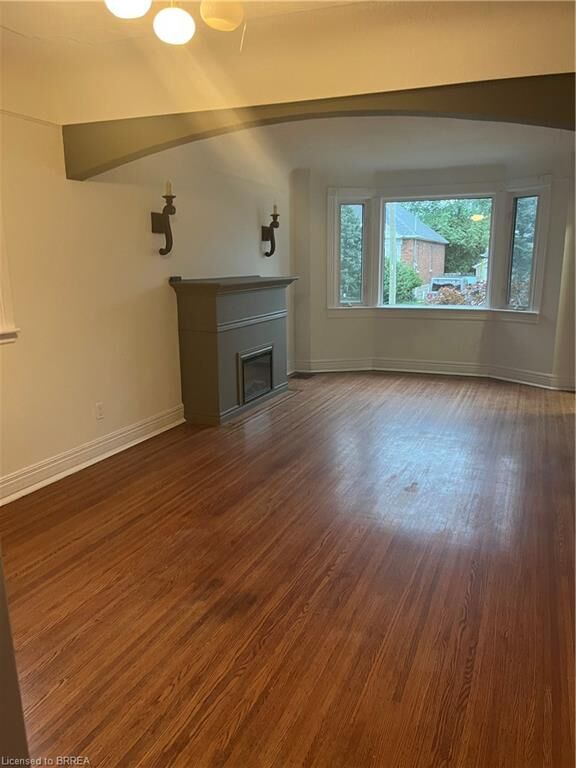 Property Photo:  5 Cameron Avenue S Upper  ON L8K 2W7 