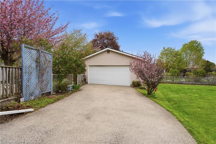 Property Photo:  17 Kathleen Street  ON N3L 1V7 