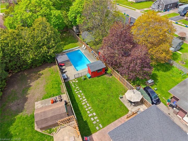 Property Photo:  322 Moore Street  ON N3H 3A7 