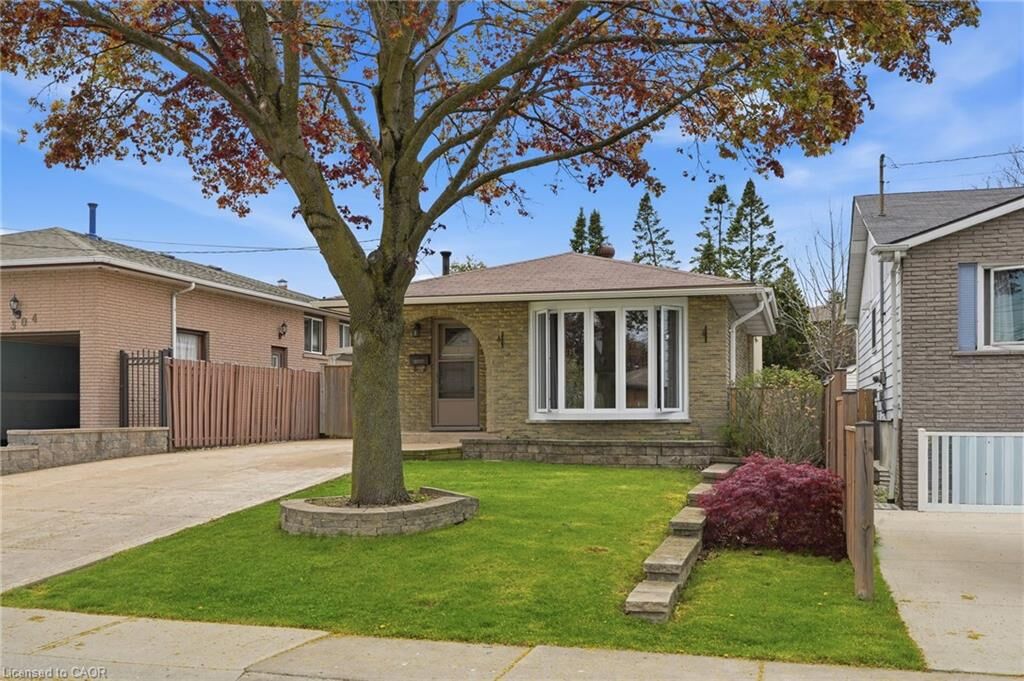 Property Photo:  300 Eaglewood Drive  ON L8W 1T5 