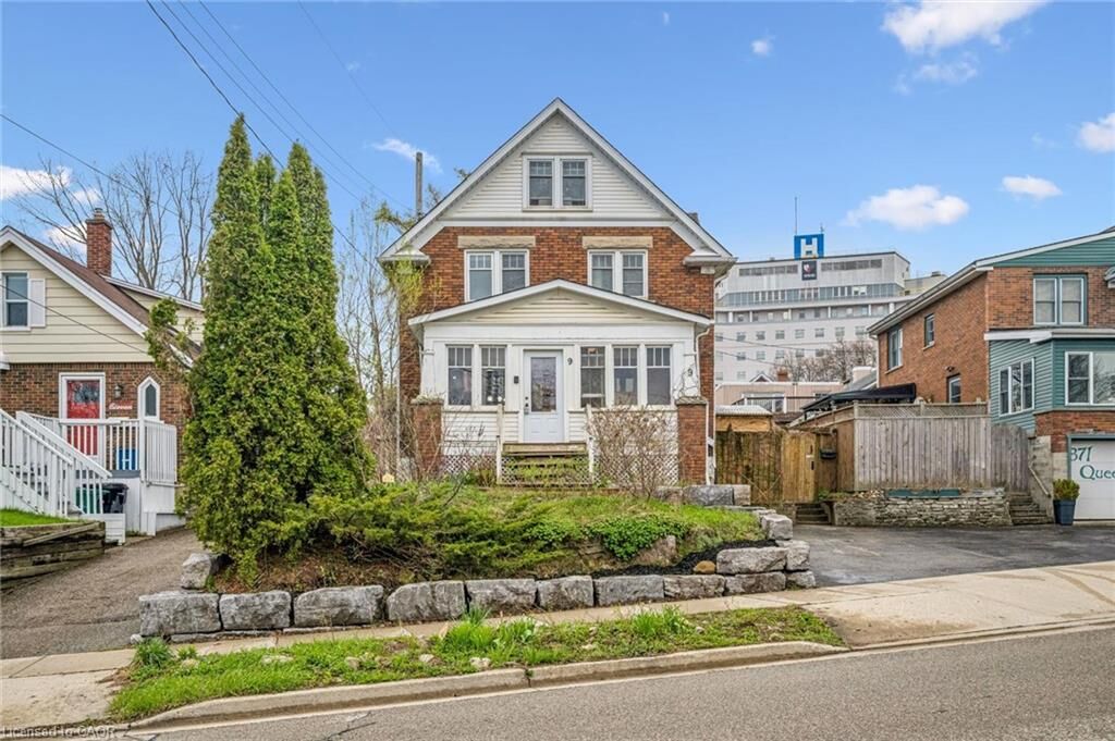 Property Photo:  9 Spadina Road E  ON N2M 3X2 