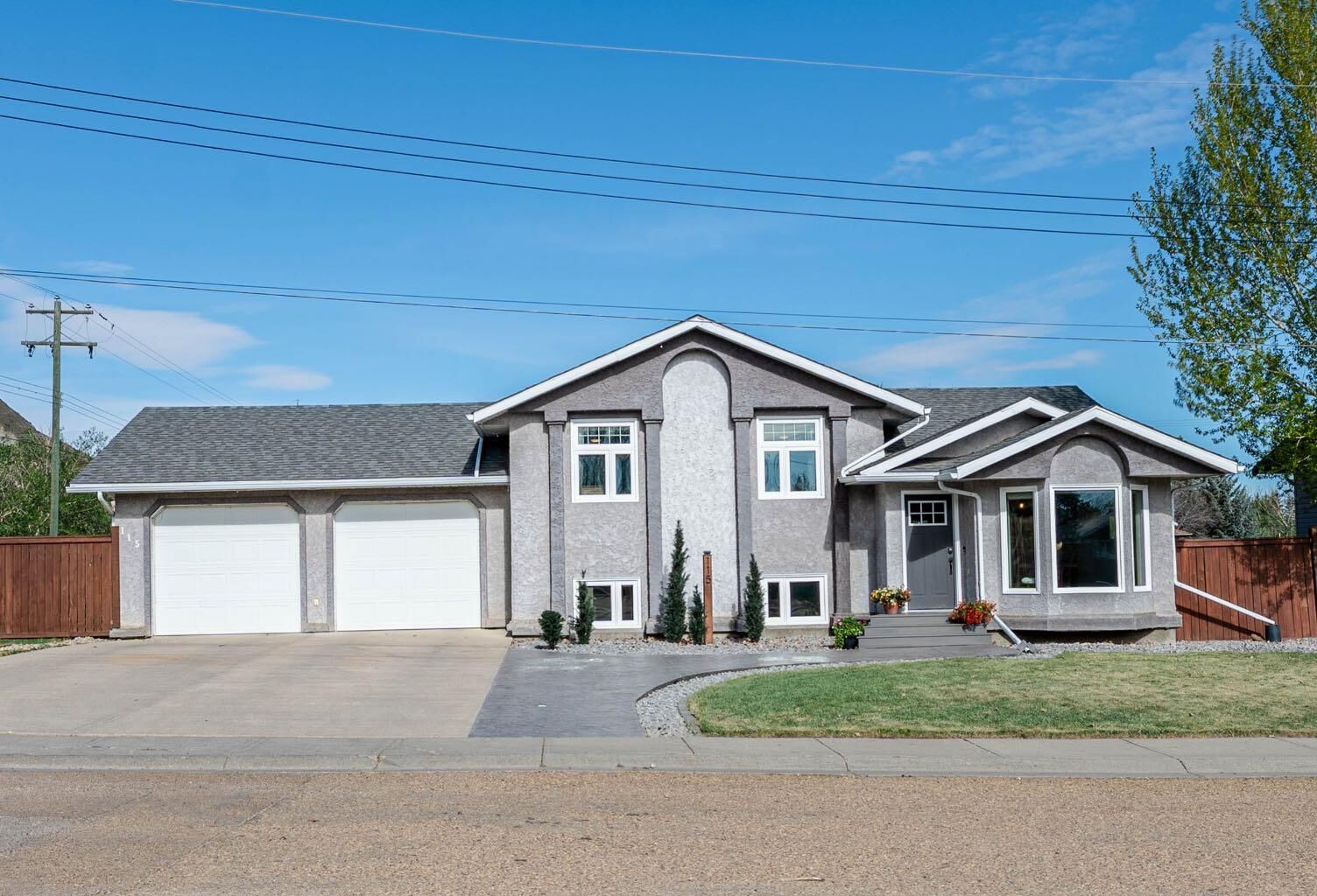 Property Photo:  115 9 Street  AB T0J 0Y0 