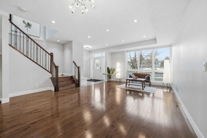Property Photo:  2018 37 Street SW  AB T3E 3A6 