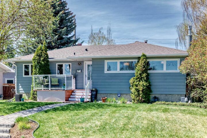 Property Photo:  29 Chisholm Crescent NW  AB T2L 0Y9 