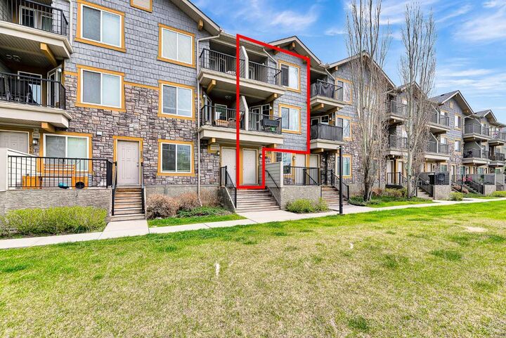 Property Photo:  224 McKenzie Towne Lane SE  AB T2Z 0C4 
