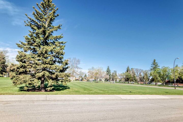Property Photo:  1508 45 Street SE  AB T2A 1N2 