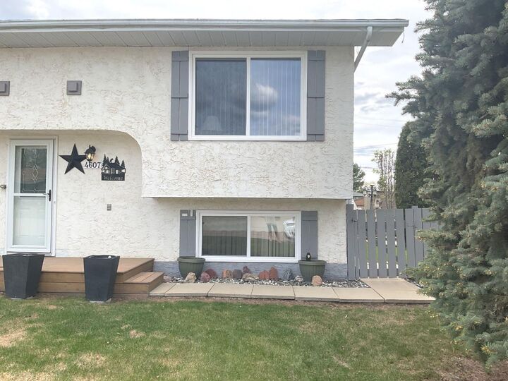 4607 46 Avenue — photo 1