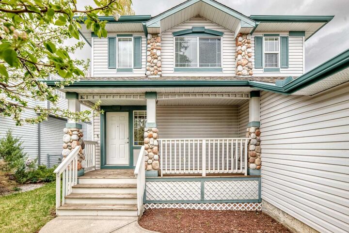 Property Photo:  203 West Lakeview Circle  AB T1X 1M5 