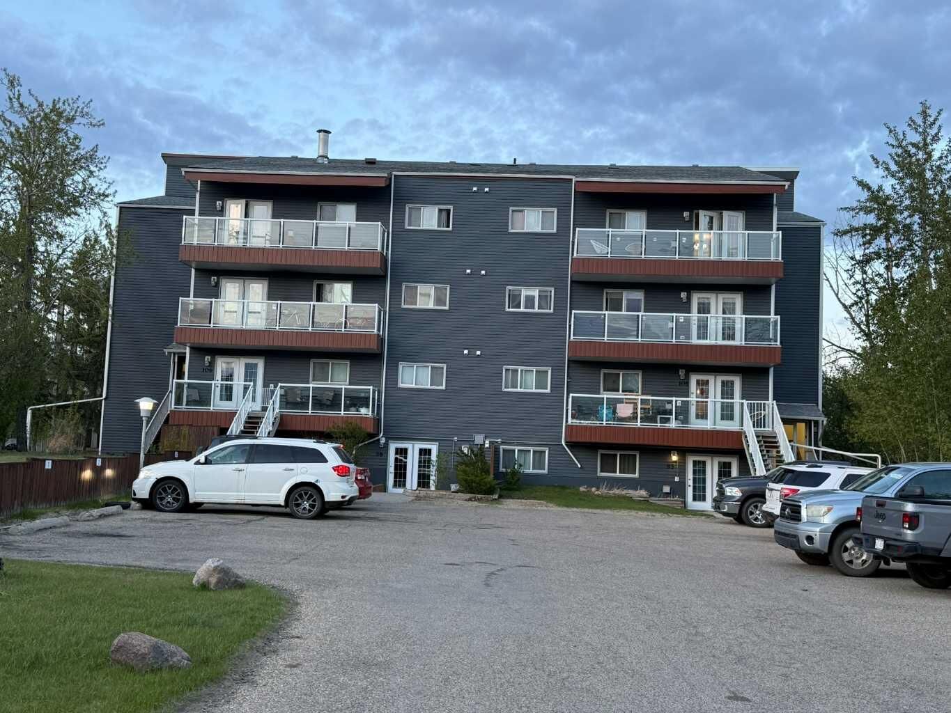 Property Photo:  5519 Kerry Wood Drive 201  AB T4N 4X3 