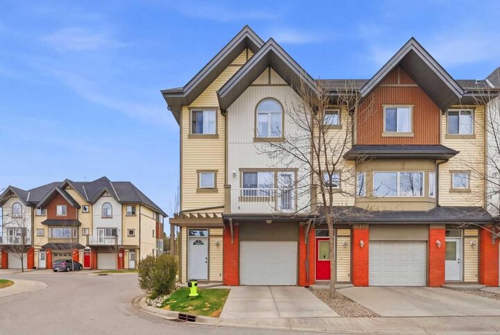 Property Photo:  402 Wentworth Villas SW  AB T3H 0K6 
