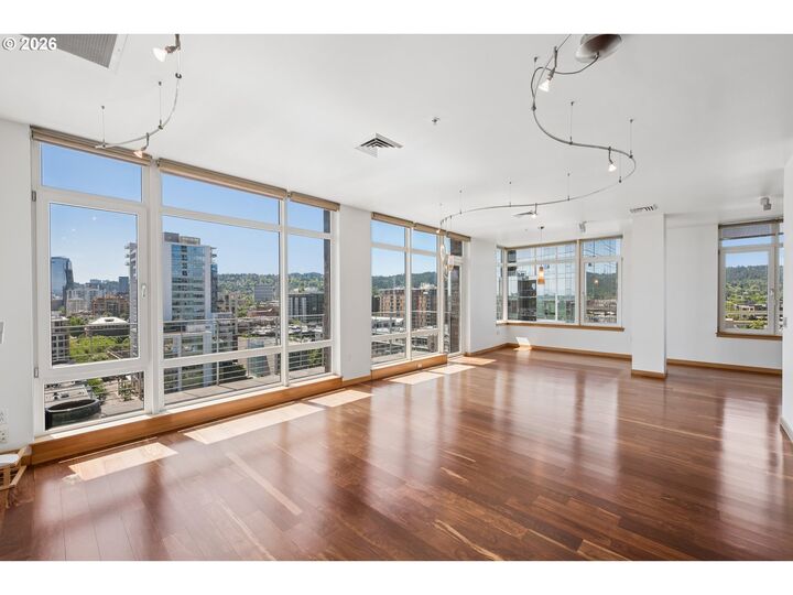 Property Photo: 1255 NW 9th Ave 1306 OR 97209