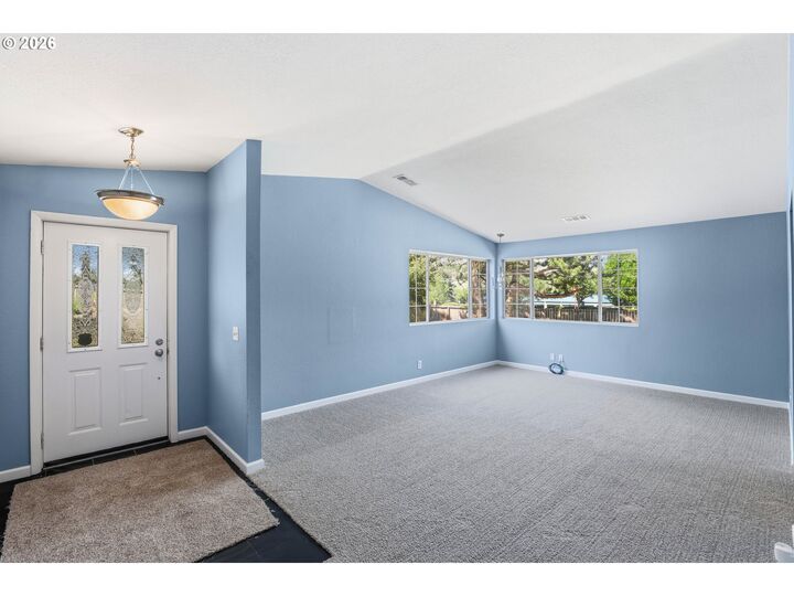 Property Photo:  540 Oak Knoll Dr  OR 97520 