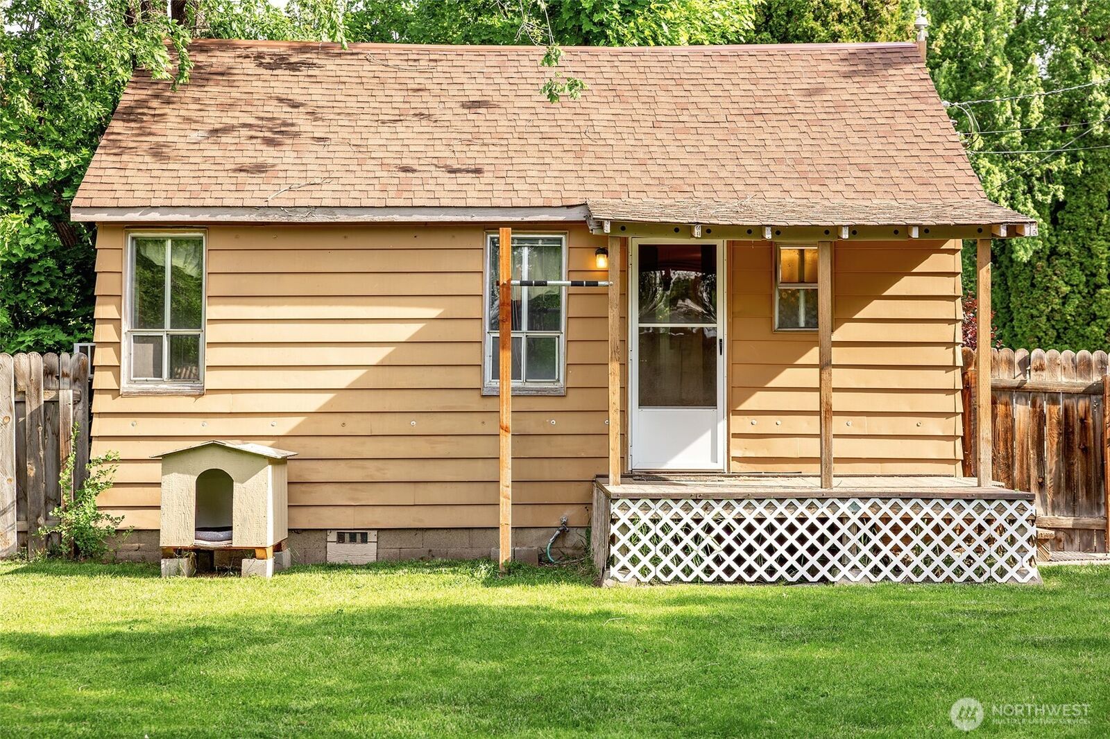 Property Photo:  208 W Second Avenue  WA 98934 