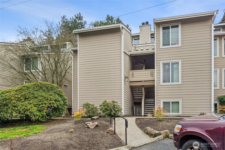 Property Photo:  19855  25th Avenue NE 211  WA 98155 