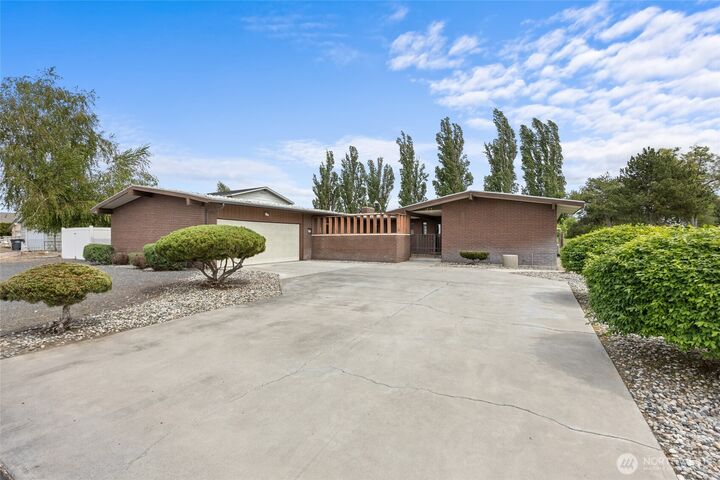Property Photo:  1273  Fairway Drive NE  WA 98837 