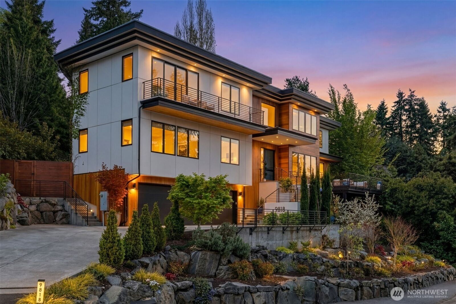 Property Photo: 9818 SE 42nd Place WA 98040