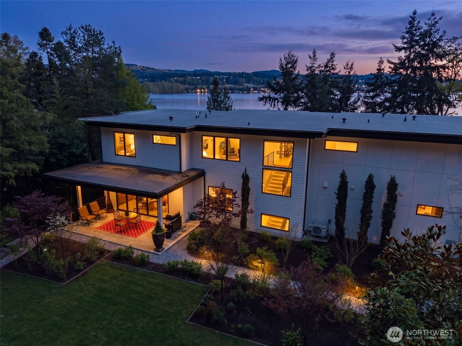Property Photo:  9818 SE 42nd Place  WA 98040 