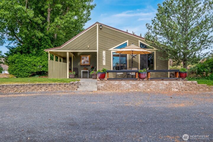 Property Photo: 1661 Road 17.6 NW WA 98823