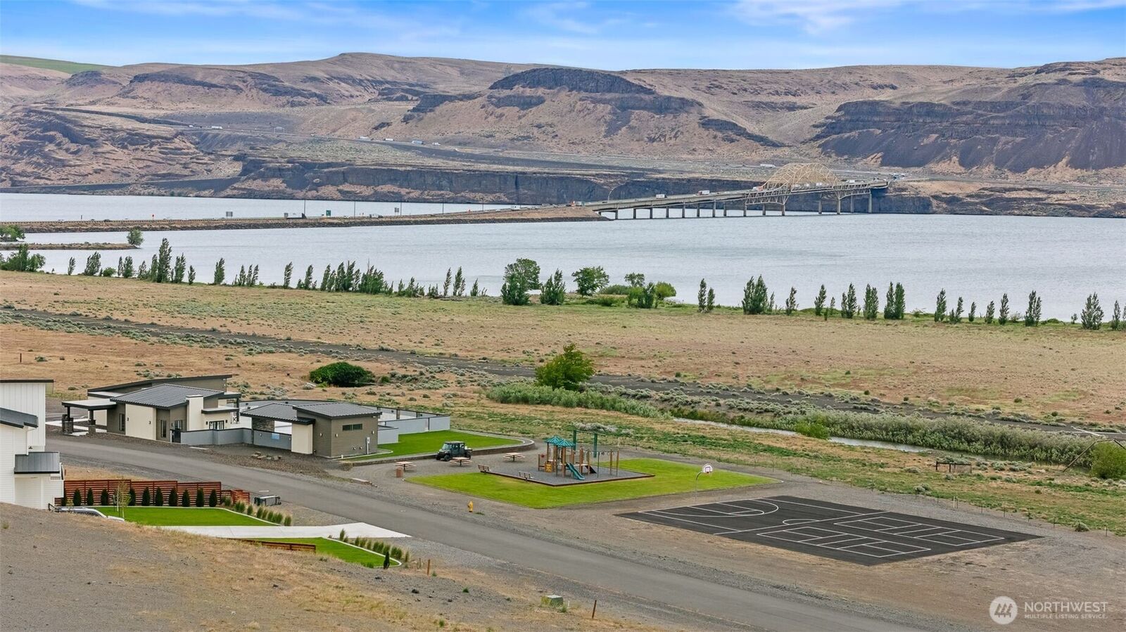 Property Photo: 501 Bridgeview Drive WA 98950