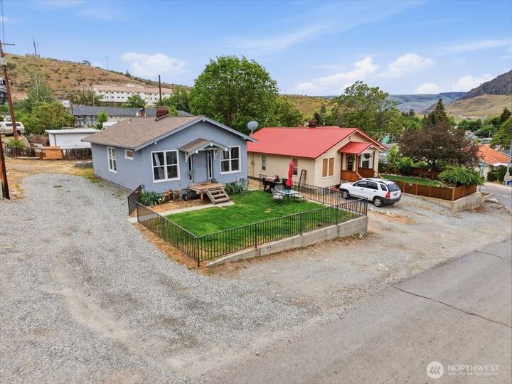 Property Photo: 608 N Bradley Street WA 98816