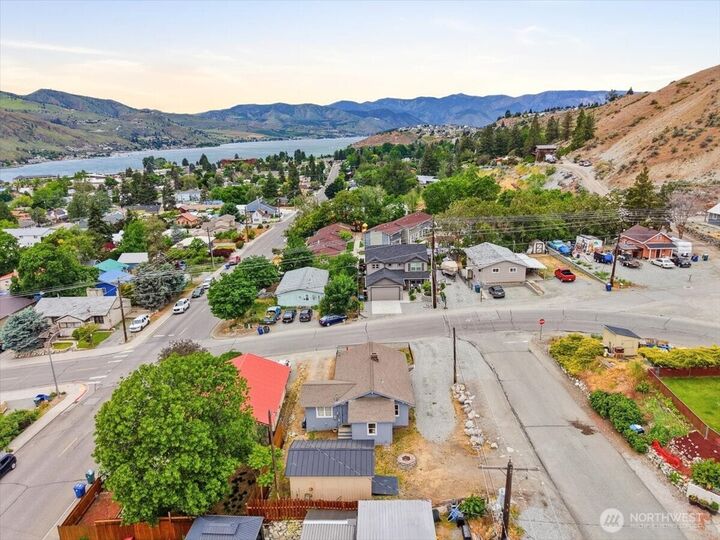 Property Photo:  608 N Bradley Street  WA 98816 