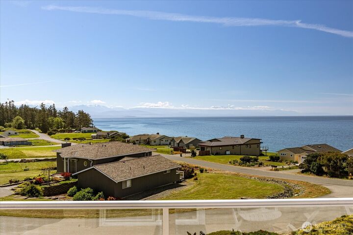 Property Photo:  724  Hacienda Drive  WA 98239 
