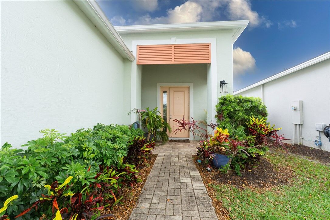 Property Photo: 2172 Falls Manor FL 32967