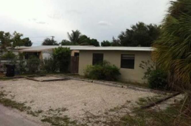 Property Photo: 1621 NW 7th Terrace B FL 33311