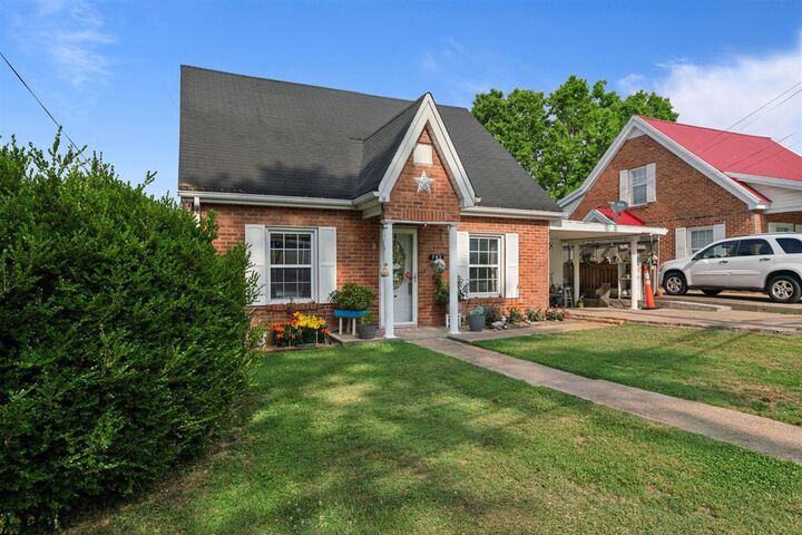 Property Photo:  703 W Main Street  KY 42164 