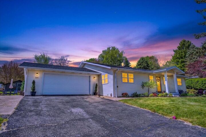 Property Photo:  325 Heidi Court  WI 53574 