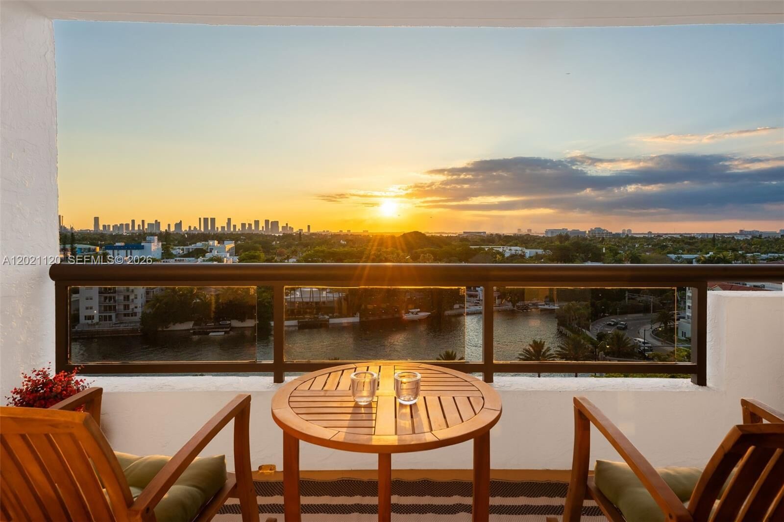 Property Photo:  2555 Collins Ave 1106  FL 33140 