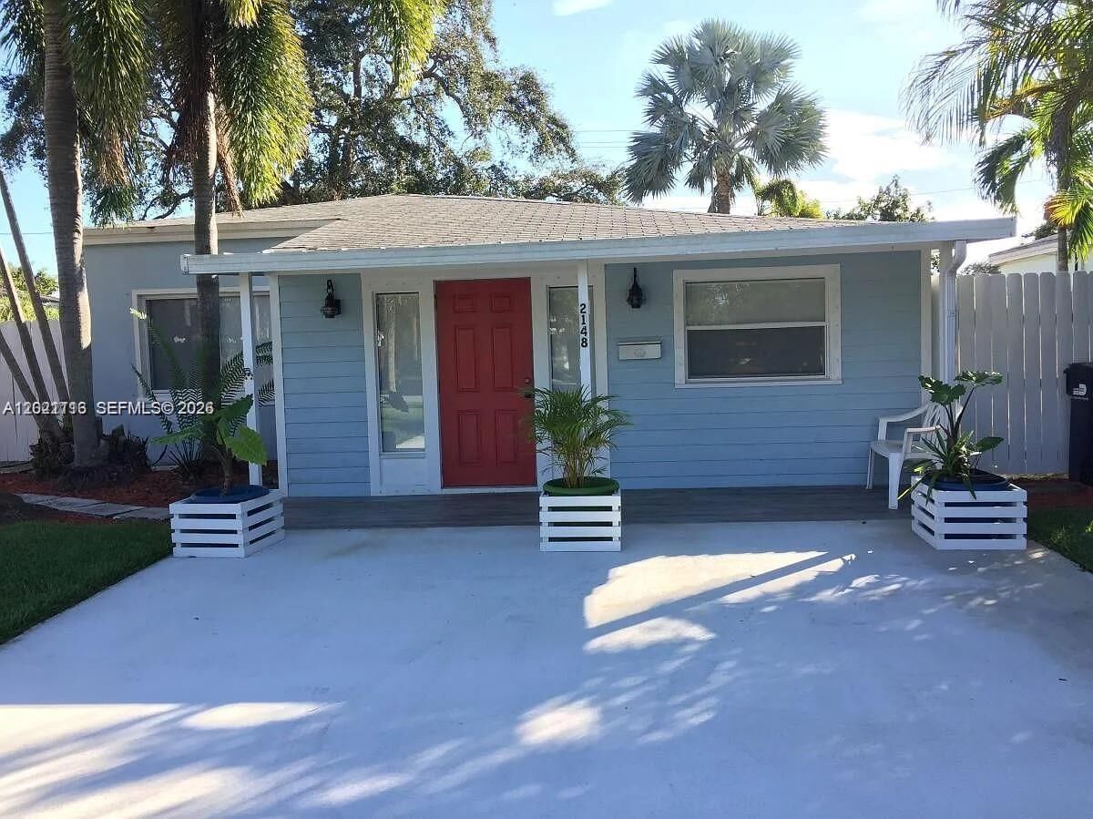 Property Photo: 2148 NE 182nd St FL 33162