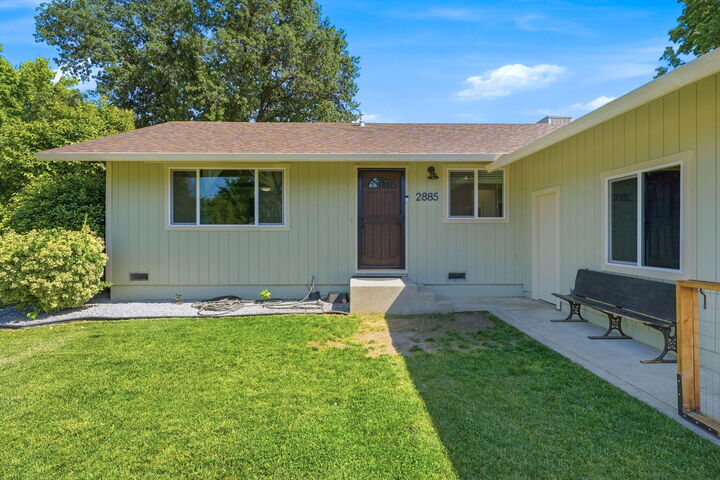 Property Photo: 2885 Iris Street CA 96007