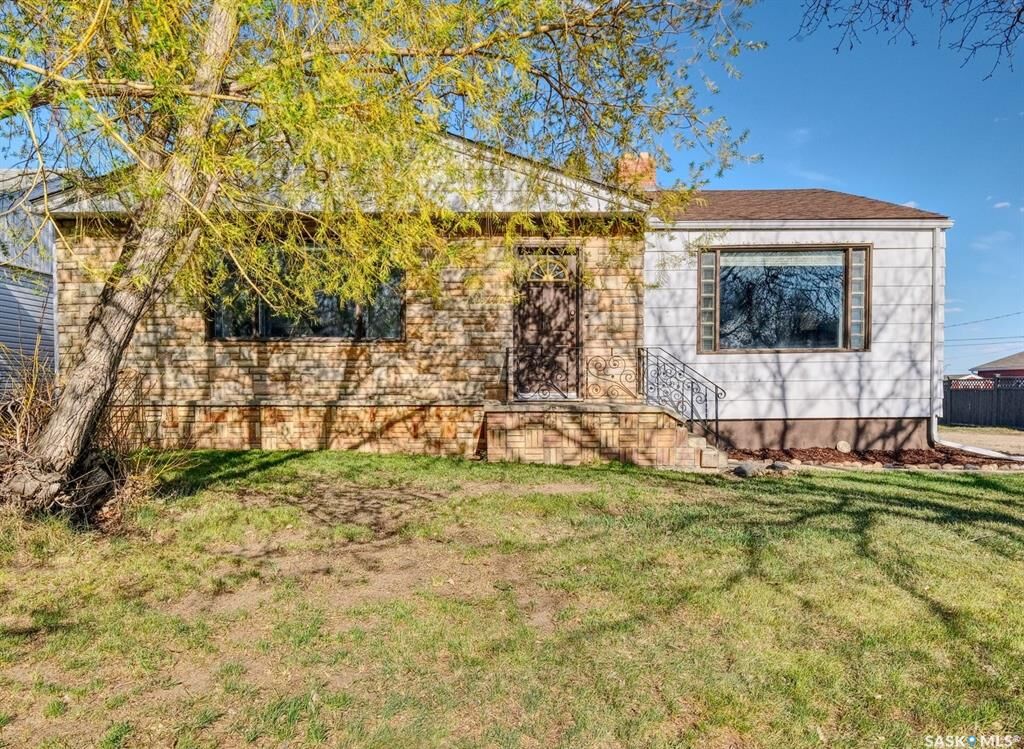 Property Photo:  304 Young Street  SK S0L 2V0 