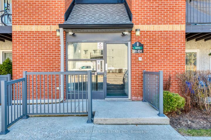 Property Photo:  1450 Glen Abbey Gate 823  ON L6M 2V7 