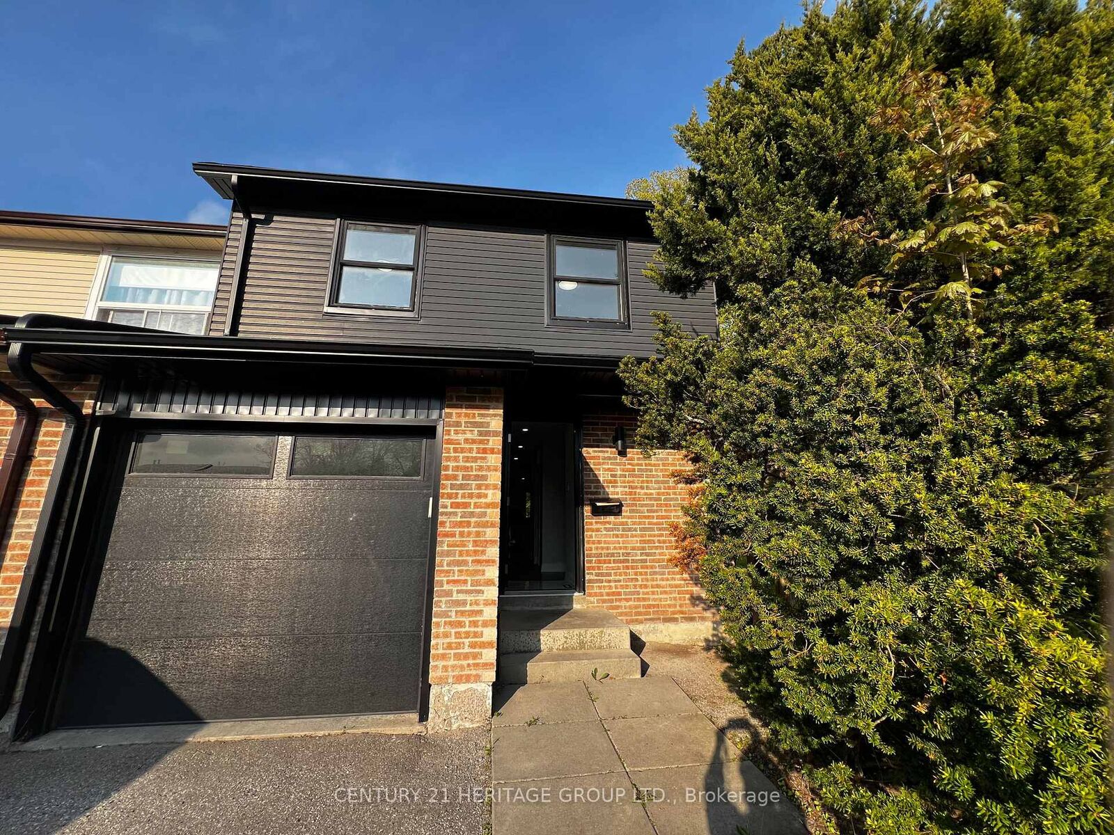 Property Photo: 1133 Trowbridge Court ON L1G 7H1