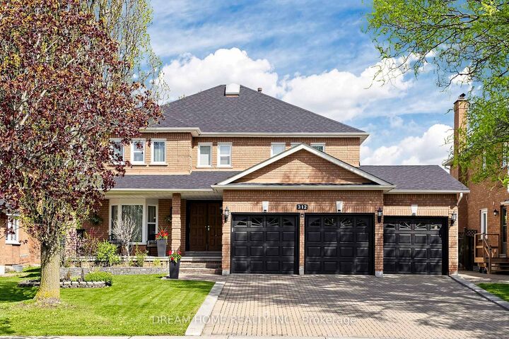 Property Photo: 312 Valeria Boulevard ON L4L 6V7