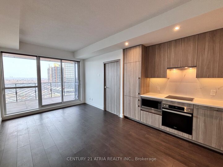 Property Photo: 27 McMahon Drive 1211 ON M2K 0J2